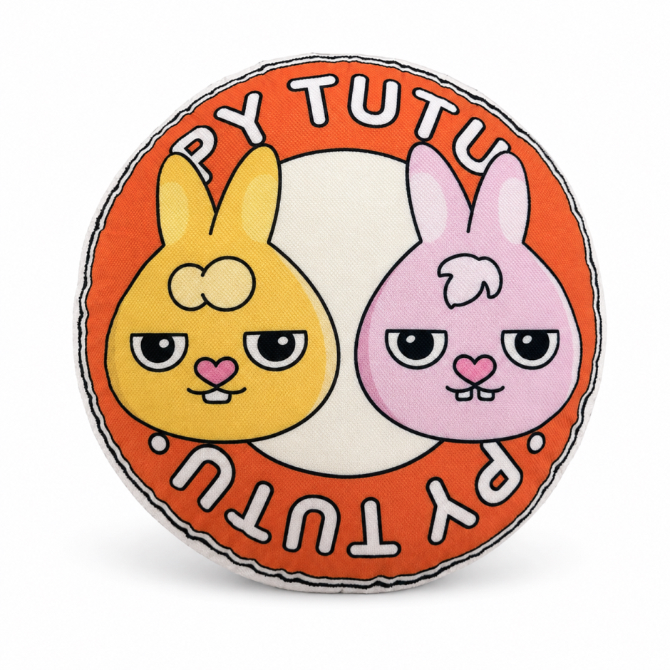 PY TUTU 經典圓形 Logo 抱枕正面